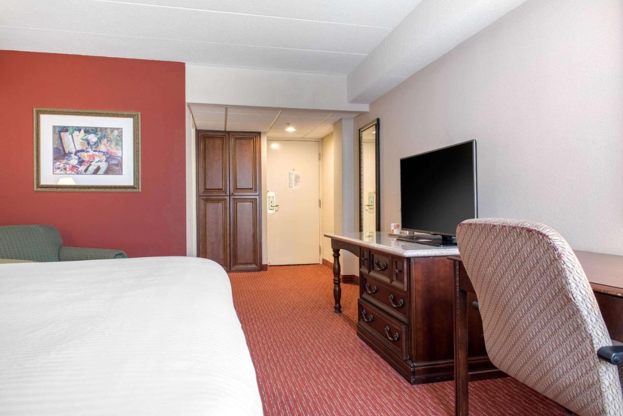 Clarion Hotel Indianapolis Exterior foto