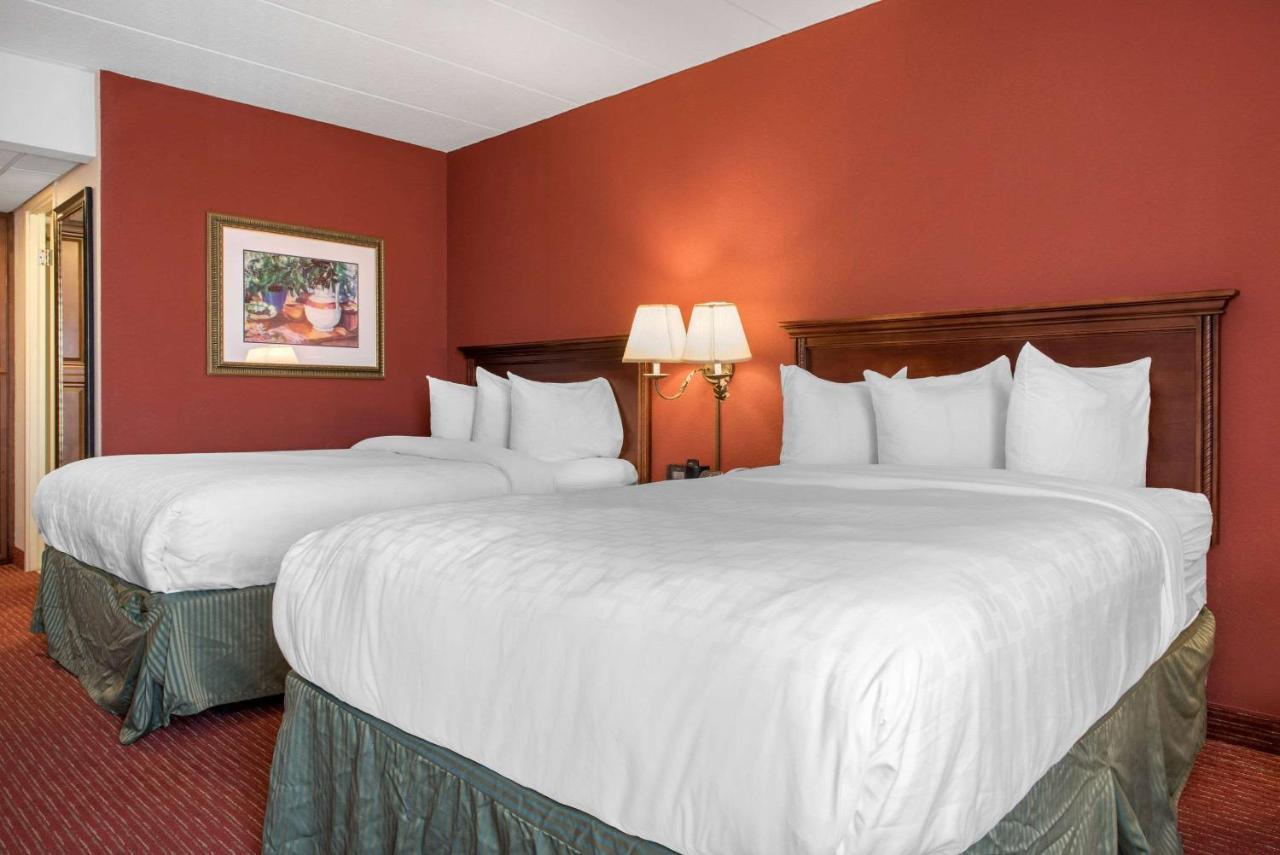 Clarion Hotel Indianapolis Exterior foto
