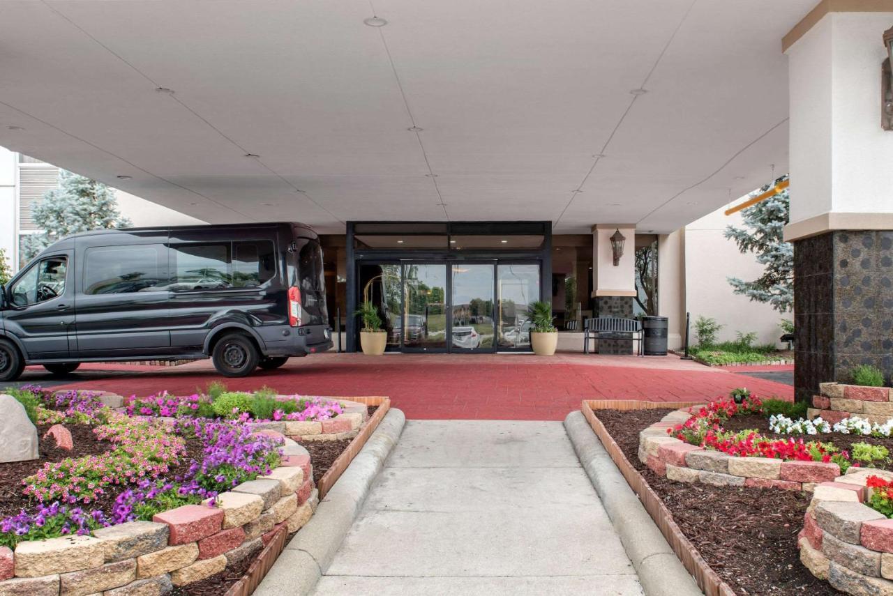 Clarion Hotel Indianapolis Exterior foto