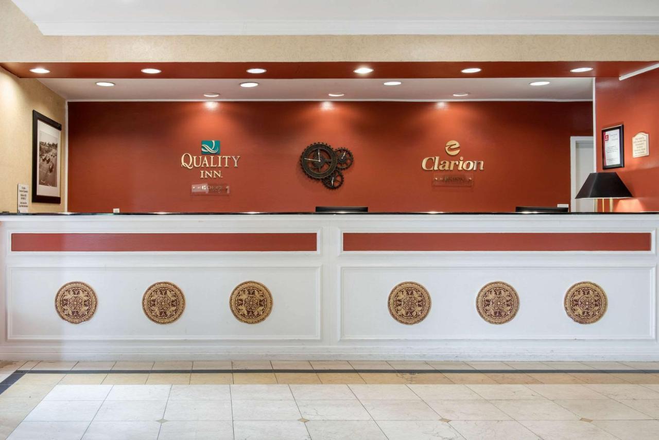 Clarion Hotel Indianapolis Exterior foto