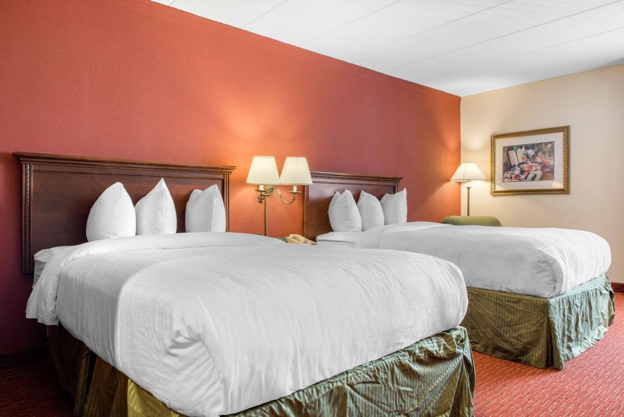 Clarion Hotel Indianapolis Exterior foto
