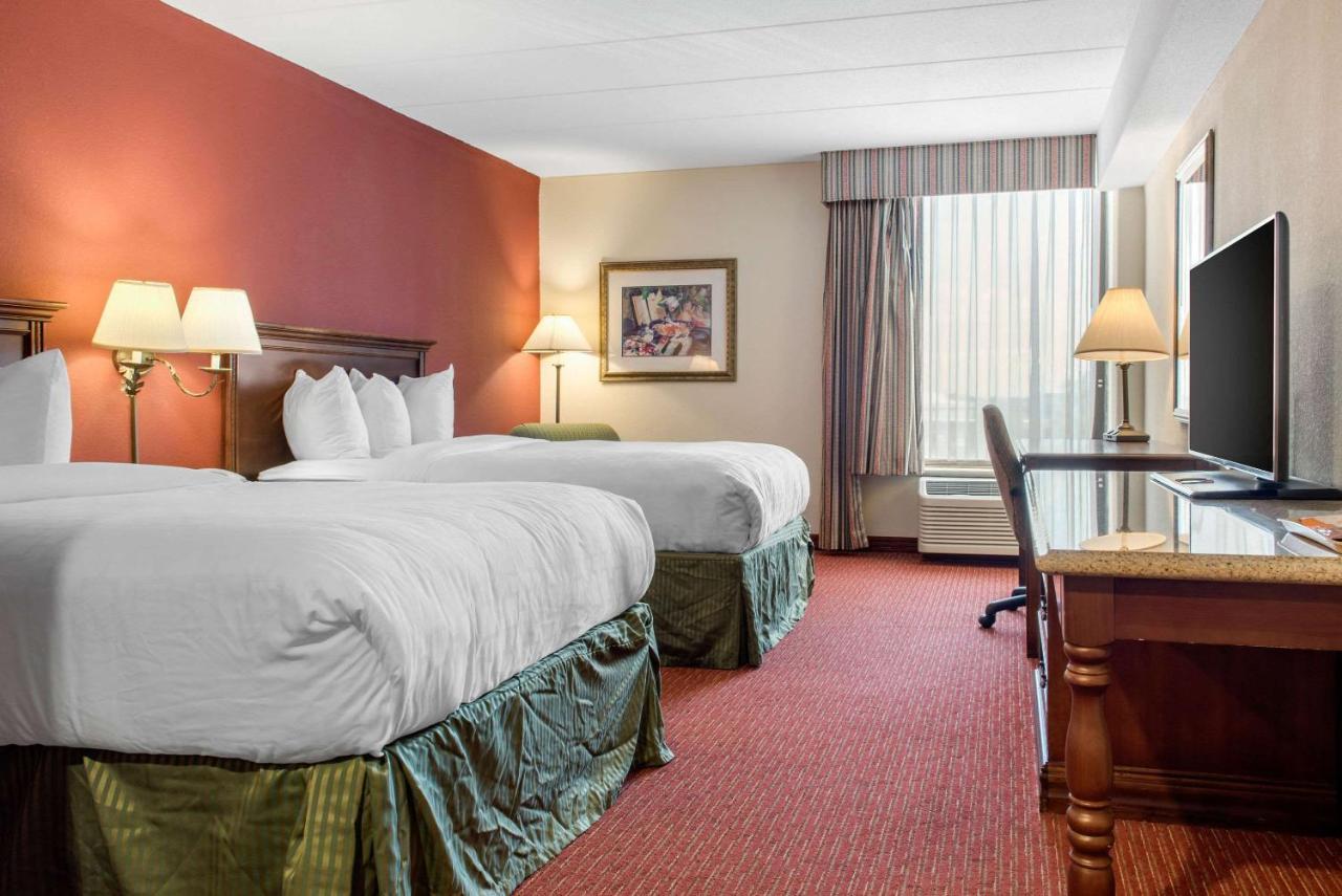 Clarion Hotel Indianapolis Exterior foto